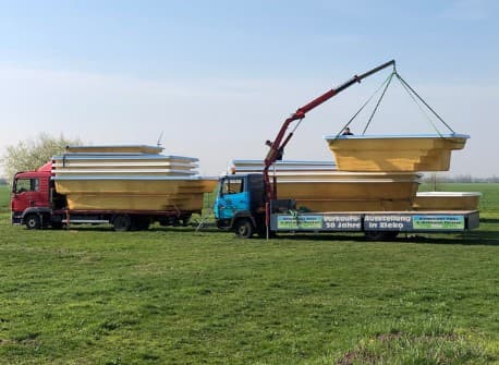 GFK-Pools auf unserem Firmenfahrzeug